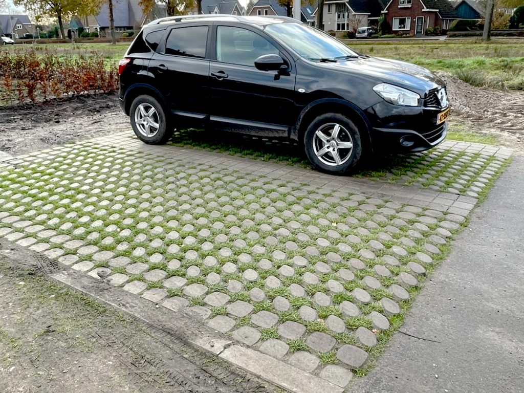 groene parkeerplaats met Gradient grastegels in Nieuwleusen, Dalfsen Park Positive