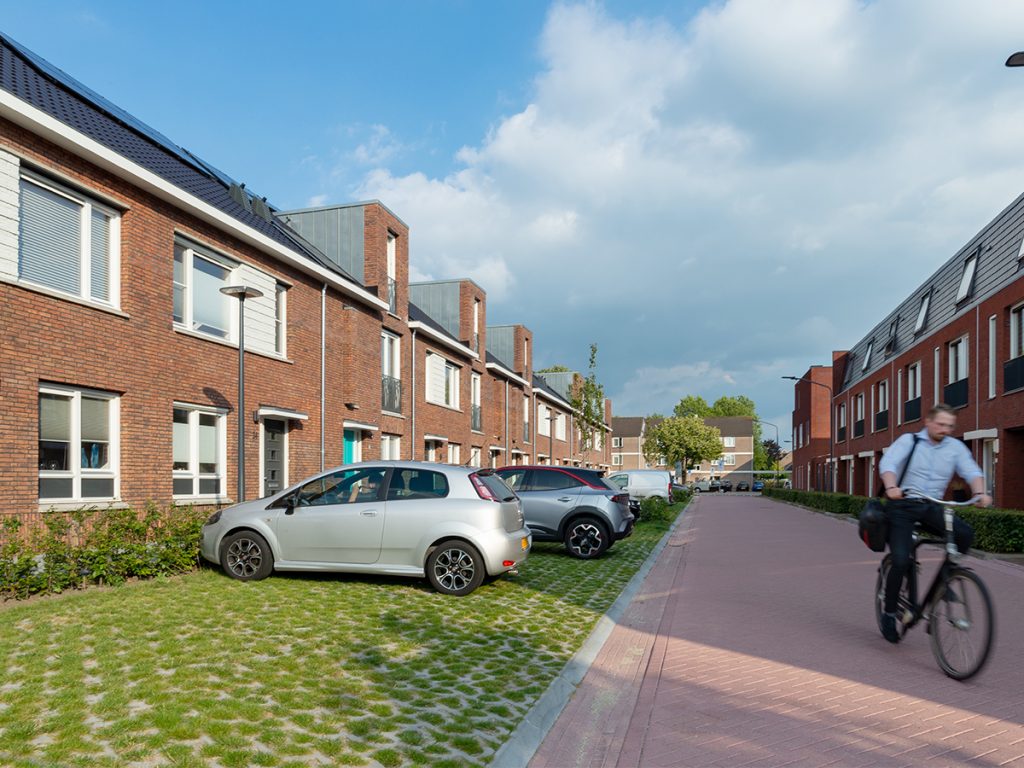 Oosterhout past groen parkeren toe met grasbeton tegels