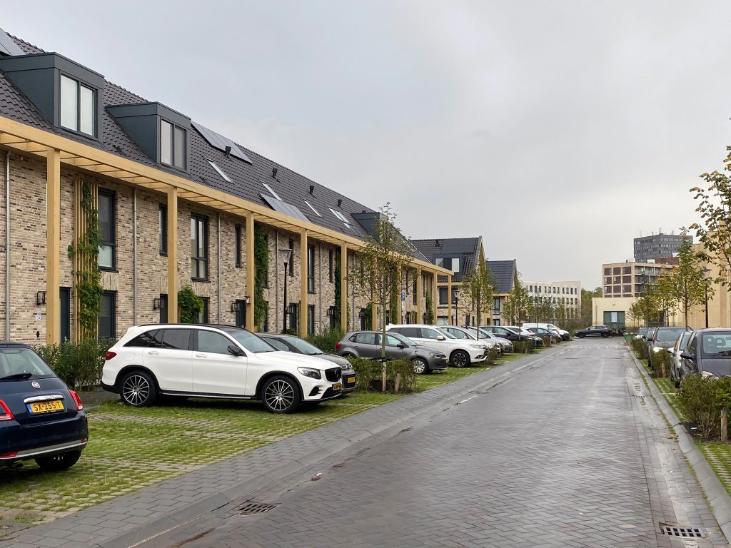 Regenwaterinfiltratie, stedelijk waterbeheer, Infiltratiecapaciteit bepalen, Infiltrerende verharding Infiltratie Groen parkeren Vergroenen Grastegels Grastegel Gras tegel Grasbetontegel Waterberging Watermanagement Gezonde bodem Leefbare stad Klimaatbestendige stad Groene parkeerplaatsen Regenwaterinfiltratie Waterbeheer